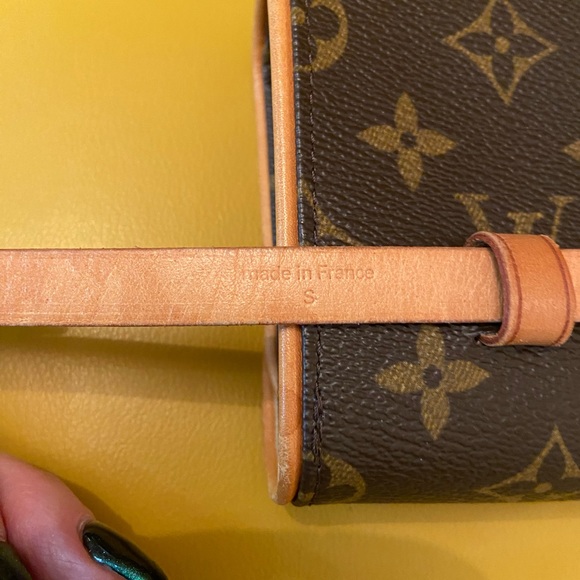 Louis Vuitton small belt bag florentine mini bum belt bag - Picture 4 of 13